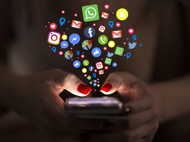 A mund të përfundoni në 10 vjet burg për WhatsApp-in e partnerit?